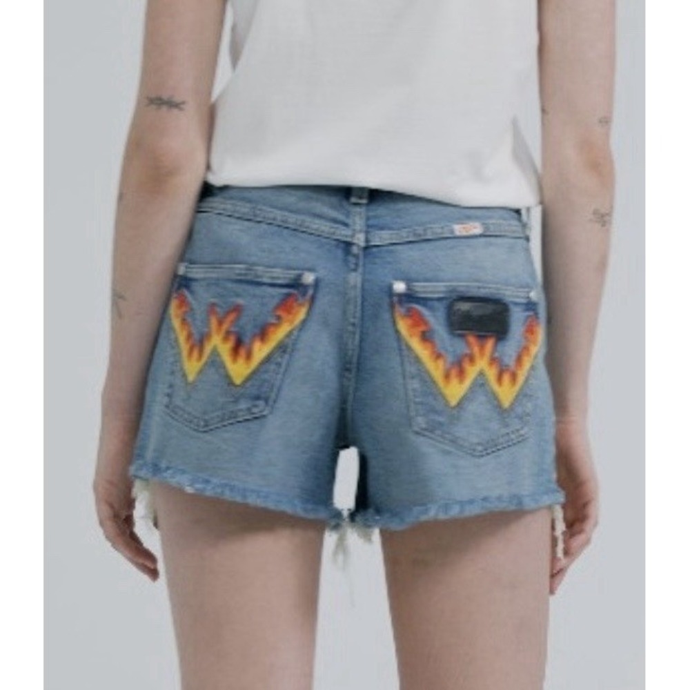 Wrangler x Hot Wheels Denim Shorts Womens 31 With Flames Frayed Hem NWT